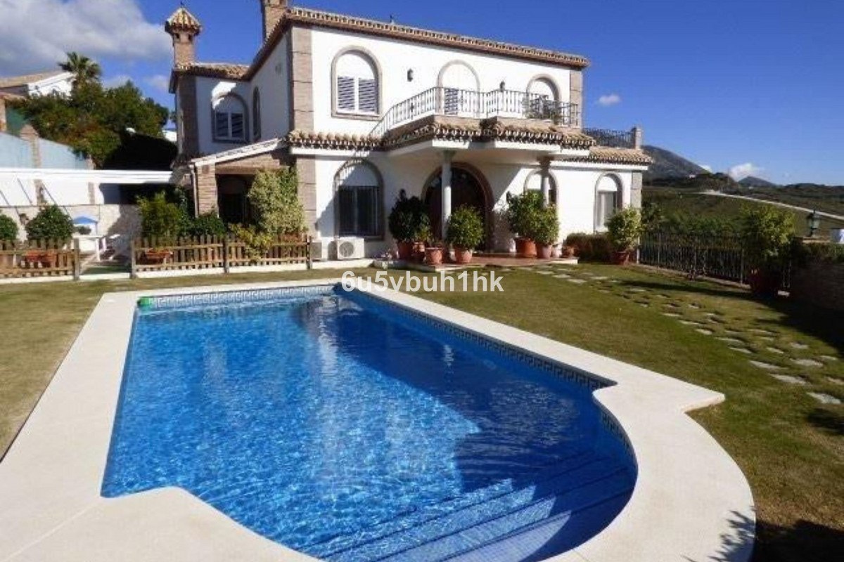 Se vende Villa - Chalet de 4 dormitorios en Costa Del Sol, Málaga, España