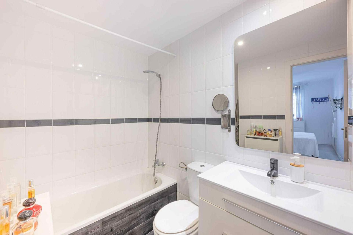 Se vende Apartamento en Planta Última de 3 dormitorios en Costa Del Sol, Málaga, España