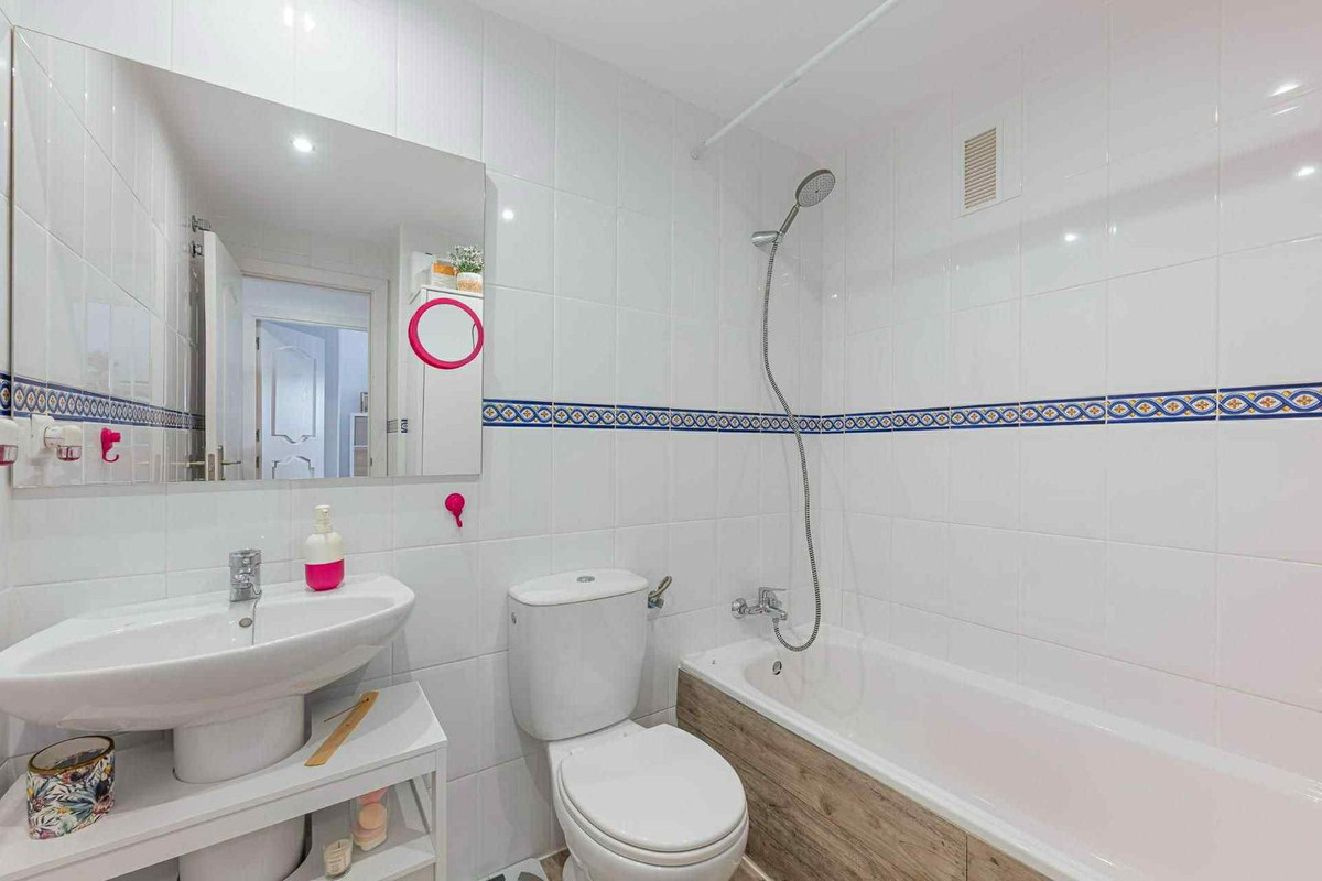 Se vende Apartamento en Planta Última de 3 dormitorios en Costa Del Sol, Málaga, España