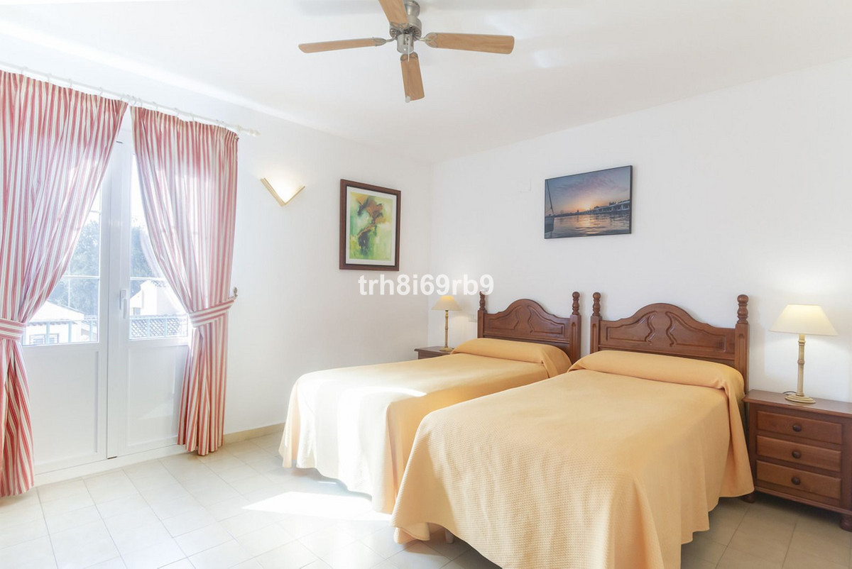 Se vende Apartamento en Planta Última de 2 dormitorios en Costa Del Sol, Málaga, España