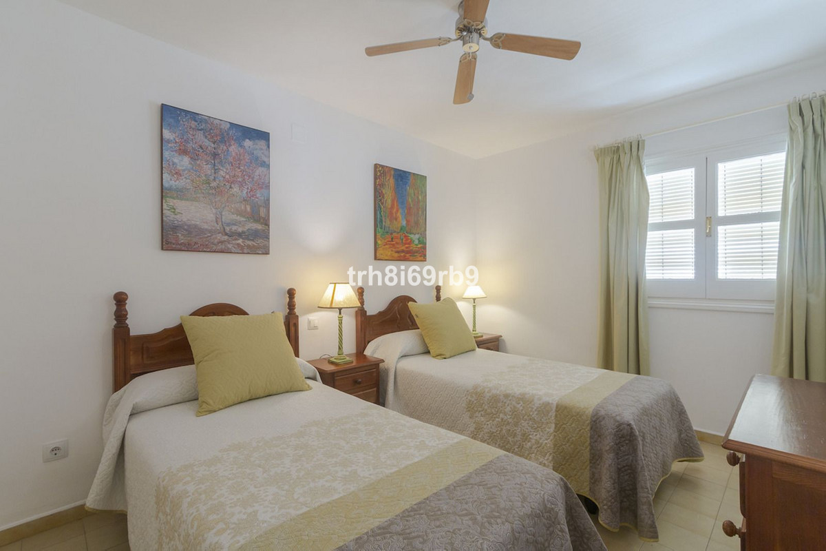 Se vende Apartamento en Planta Última de 2 dormitorios en Costa Del Sol, Málaga, España