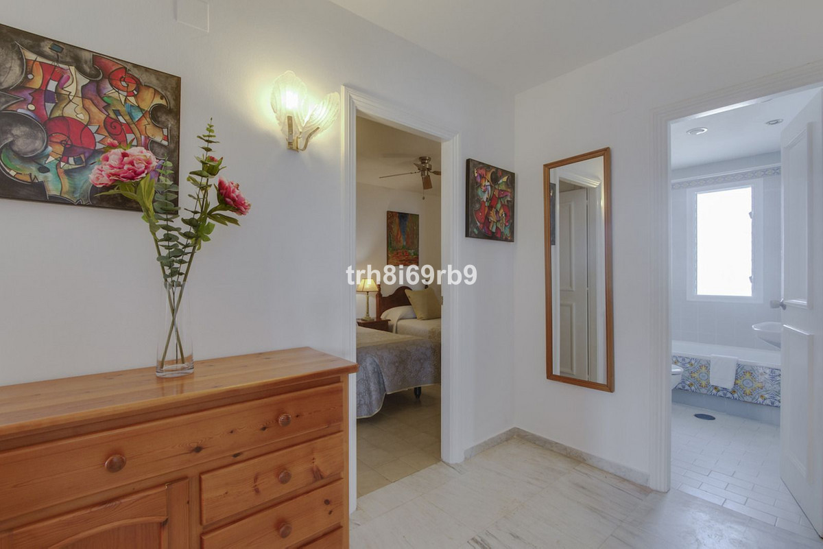 Se vende Apartamento en Planta Última de 2 dormitorios en Costa Del Sol, Málaga, España