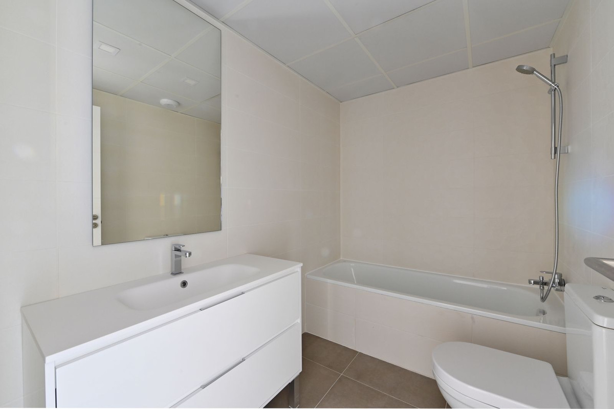 Se vende Apartamento Planta Media de 3 dormitorios en Costa Del Sol, Málaga, España