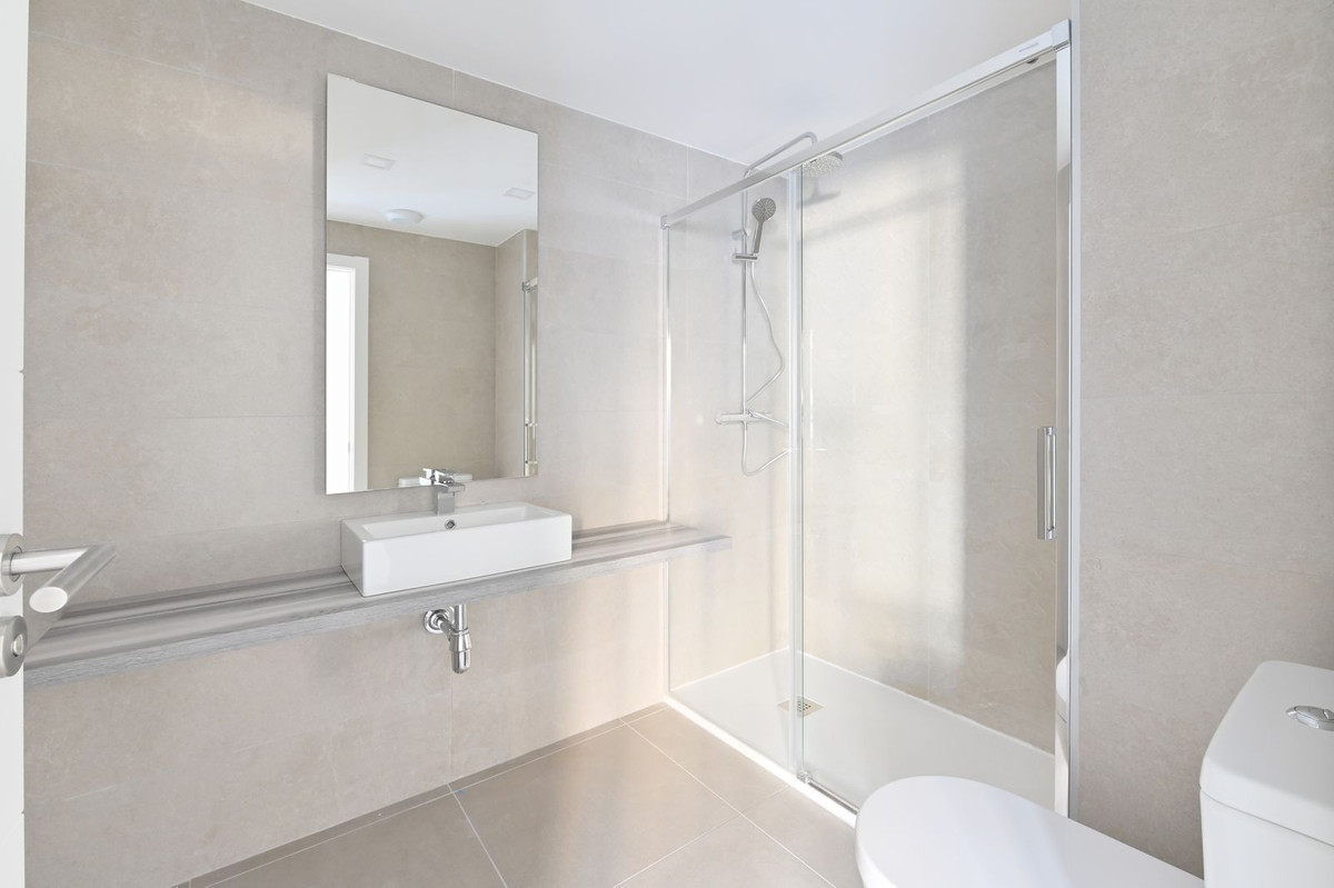Se vende Apartamento Planta Media de 3 dormitorios en Costa Del Sol, Málaga, España