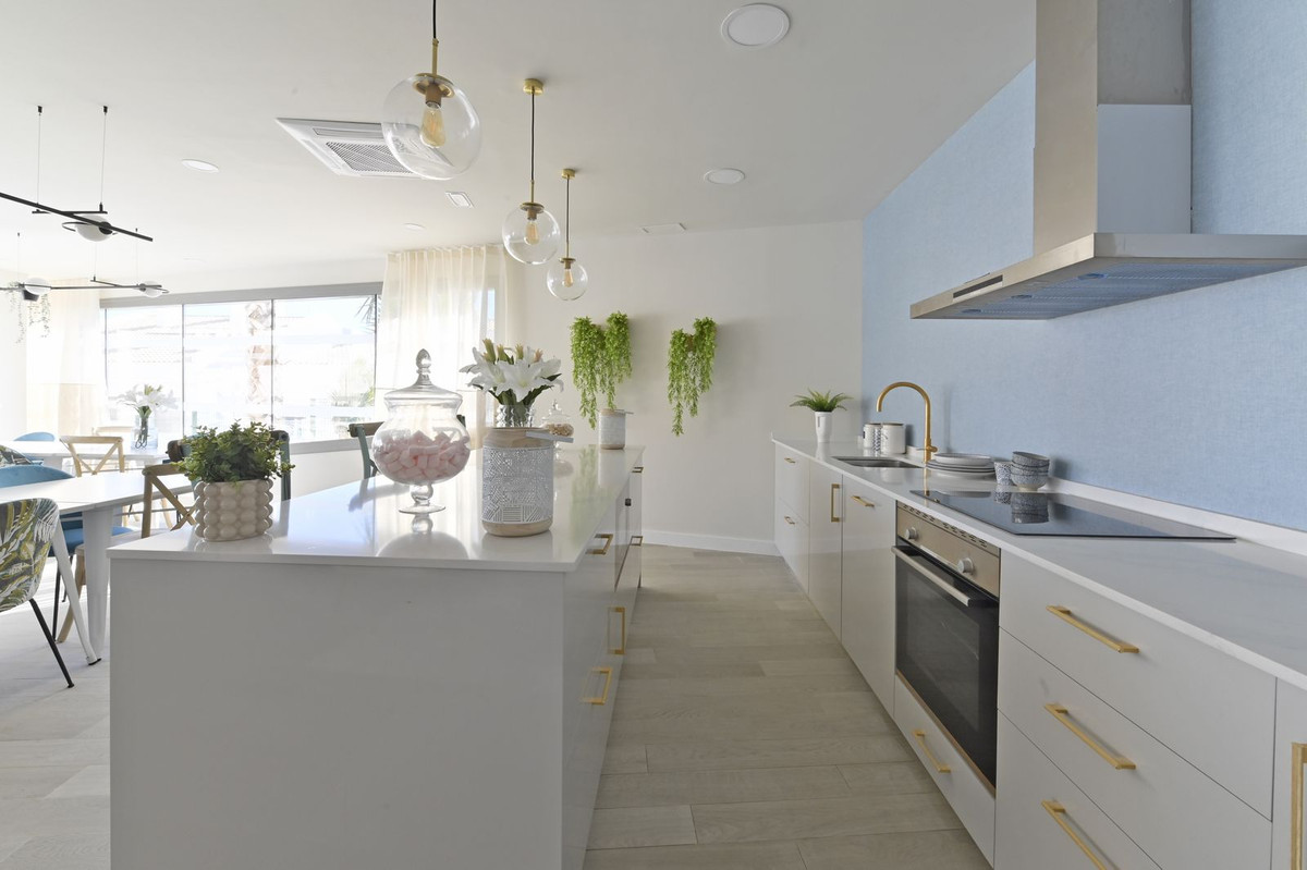 Se vende Apartamento Planta Media de 3 dormitorios en Costa Del Sol, Málaga, España