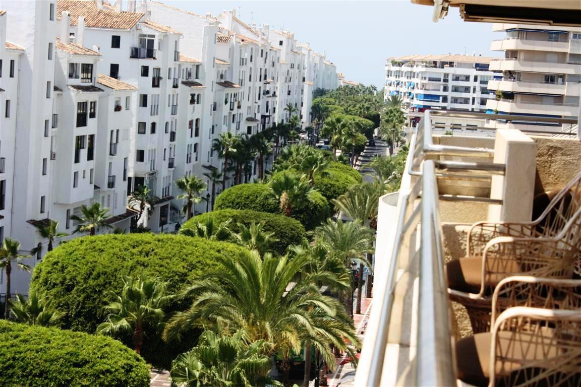 3 Bed Apartment for sale in Puerto Banús Costa Del Sol, Málaga, Spain