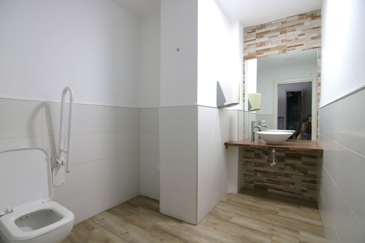 Commercial unit for sale in Fuengirola Costa Del Sol, Málaga, Spain