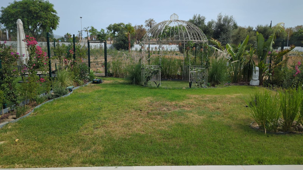 2 Bed Apartment for sale in Selwo Costa Del Sol, Málaga, Spain