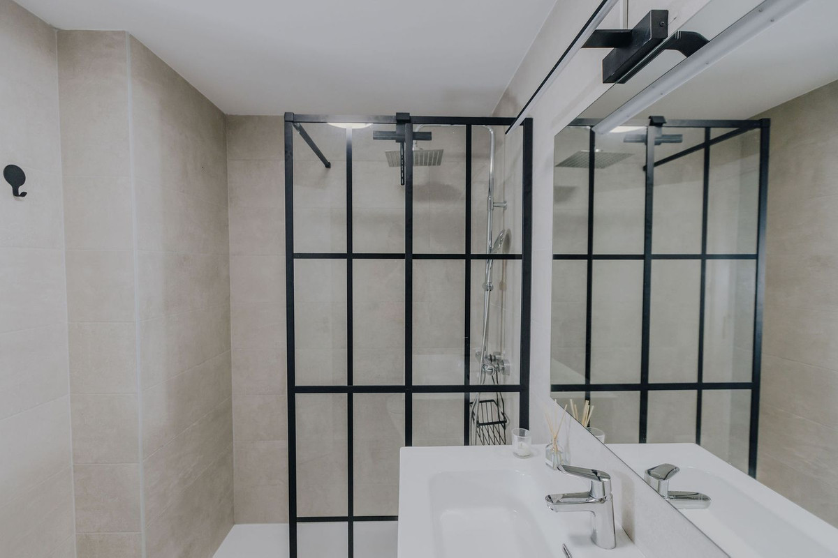 2 Bed Apartment for sale in Selwo Costa Del Sol, Málaga, Spain