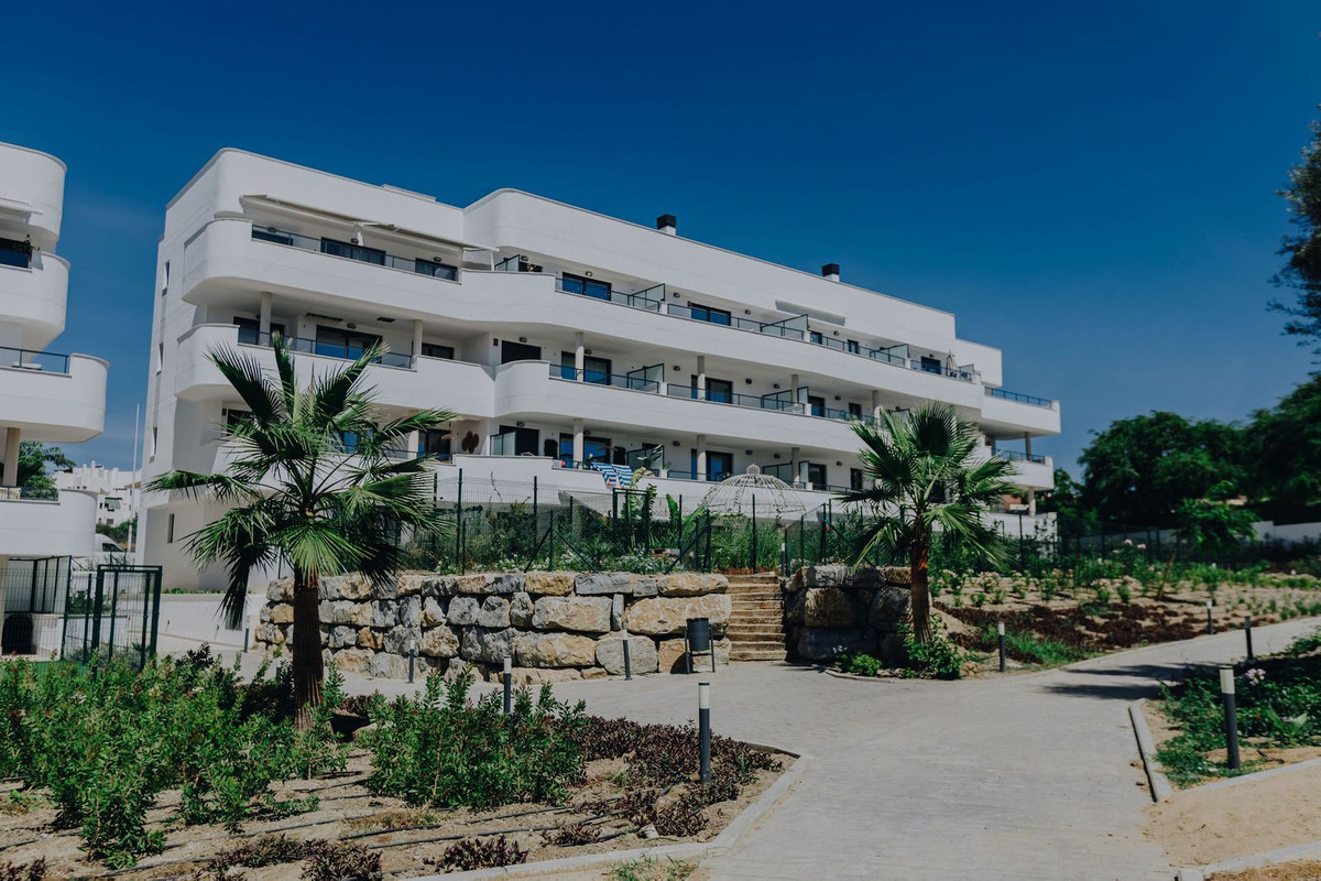 2 Bed Apartment for sale in Selwo Costa Del Sol, Málaga, Spain