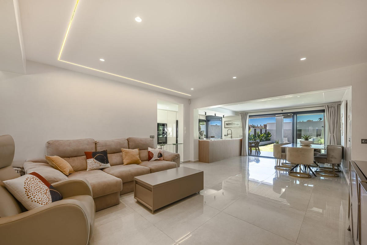 3 Bed Townhouse for sale in New Golden Mile Costa Del Sol, Málaga, Spain