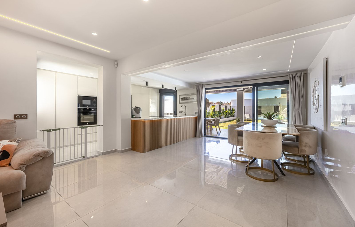 3 Bed Townhouse for sale in New Golden Mile Costa Del Sol, Málaga, Spain