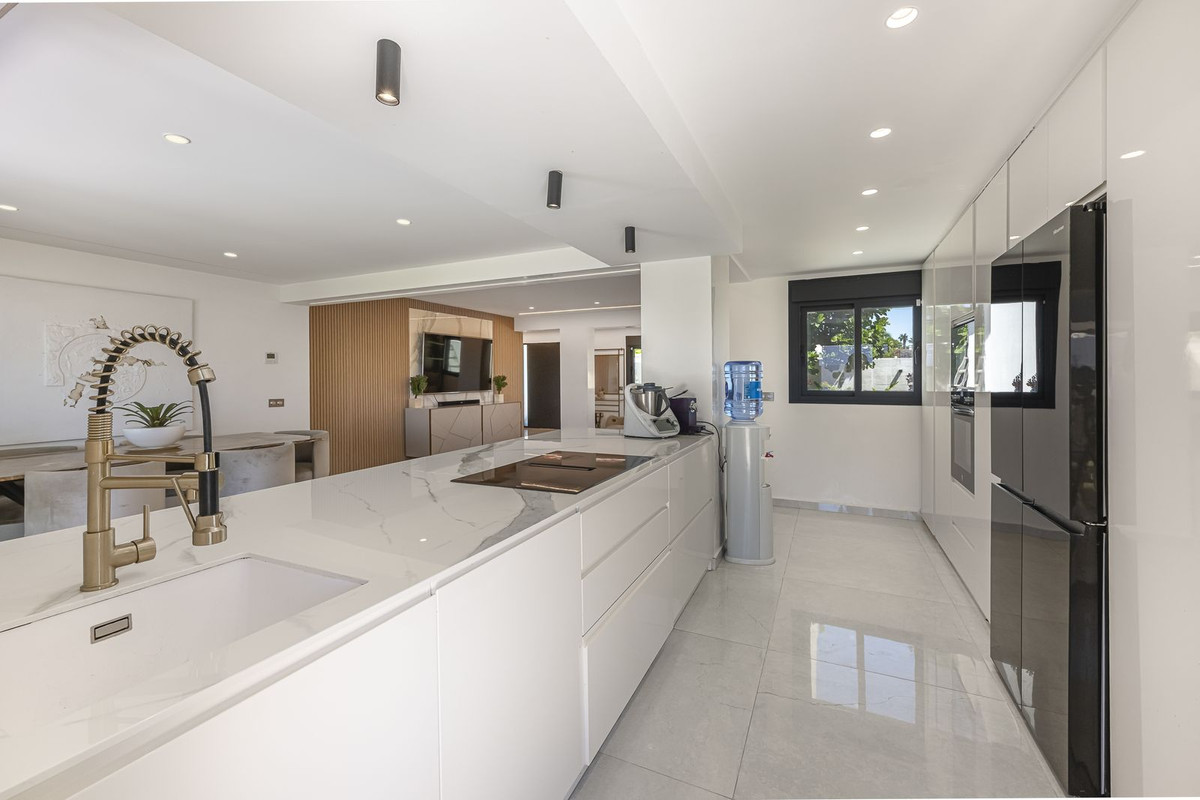 3 Bed Townhouse for sale in New Golden Mile Costa Del Sol, Málaga, Spain