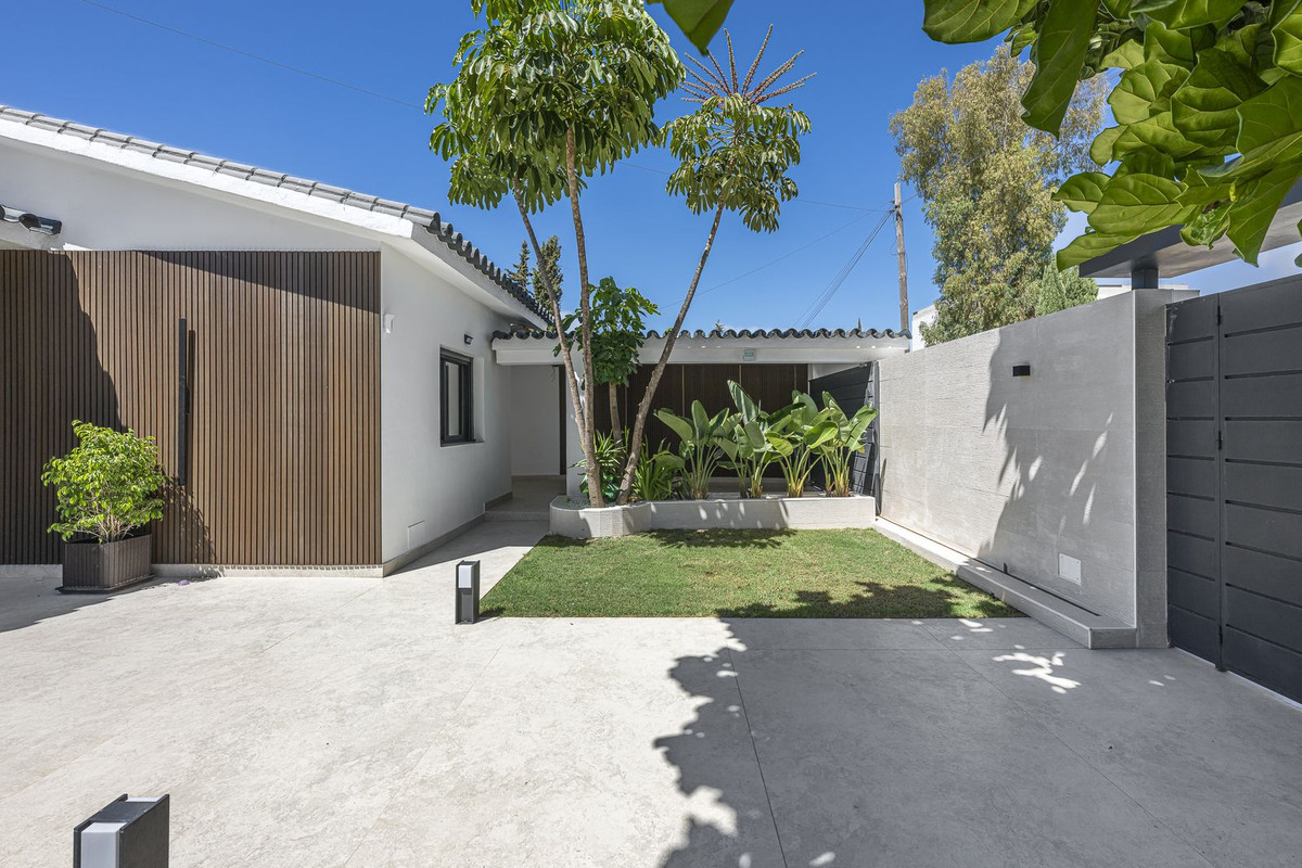 3 Bed Townhouse for sale in New Golden Mile Costa Del Sol, Málaga, Spain