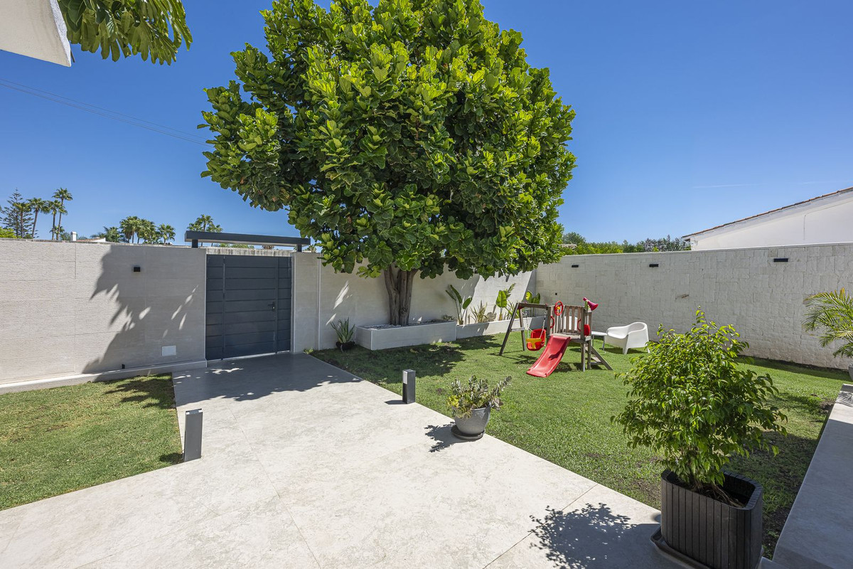 3 Bed Townhouse for sale in New Golden Mile Costa Del Sol, Málaga, Spain