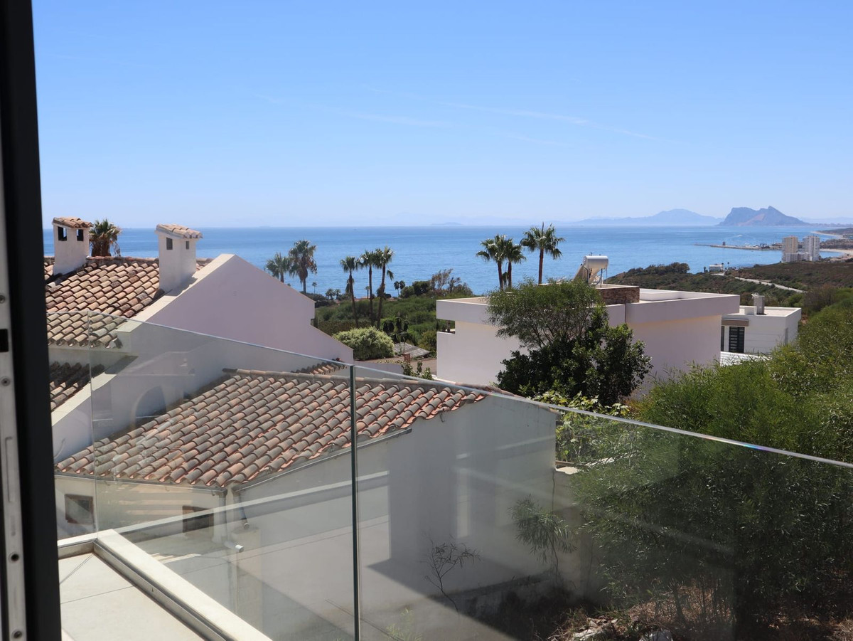 Se vende Villa - Chalet de 4 dormitorios en Costa Del Sol, Cadiz, España