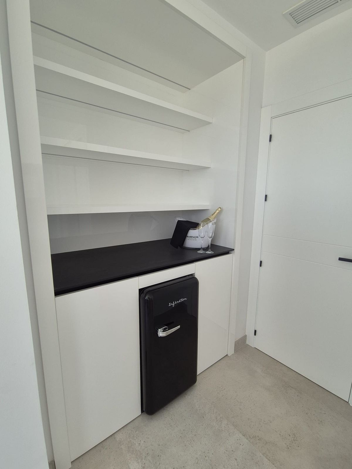 Se vende Villa - Chalet de 4 dormitorios en Costa Del Sol, Cadiz, España