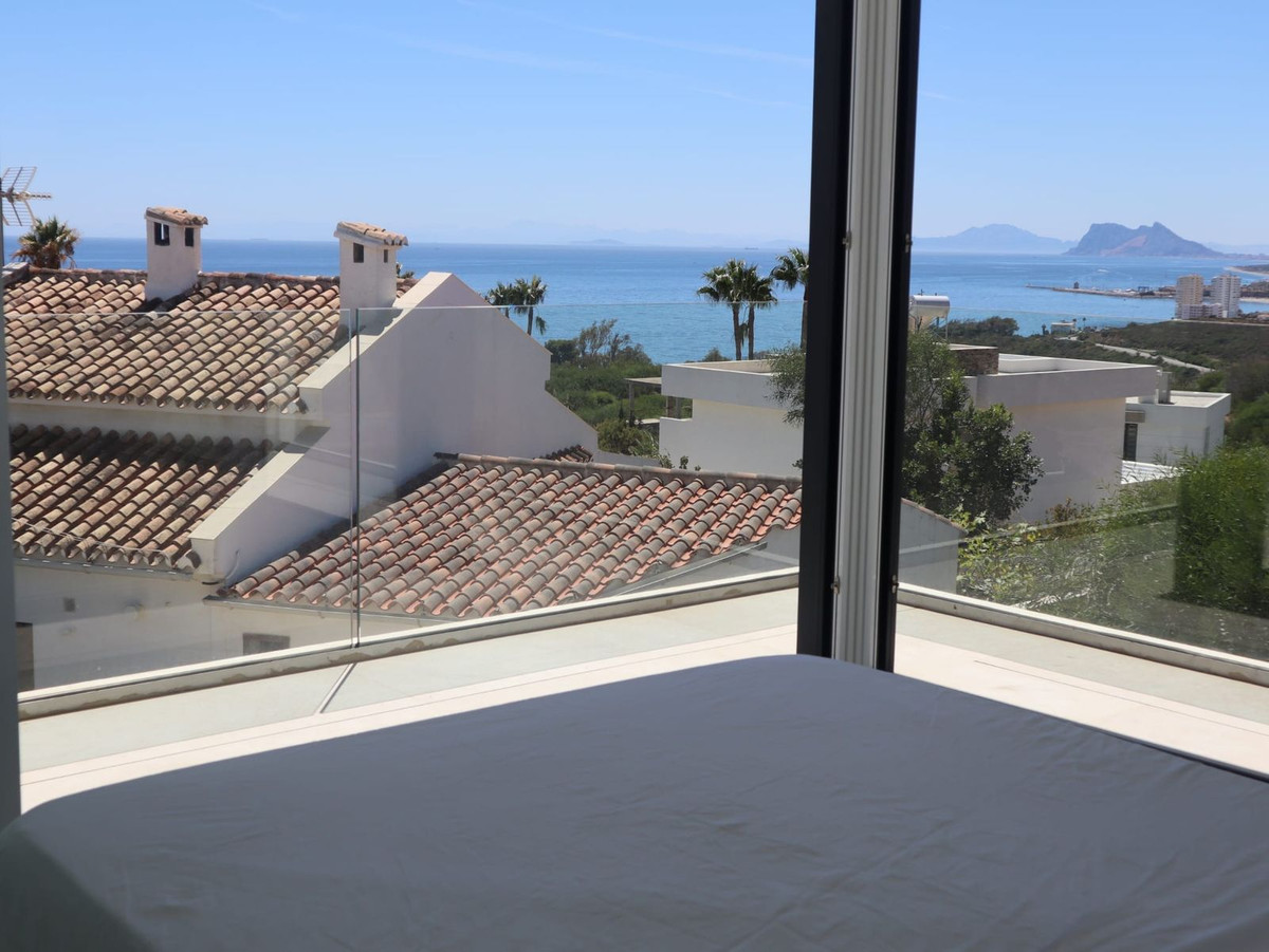 Se vende Villa - Chalet de 4 dormitorios en Costa Del Sol, Cadiz, España
