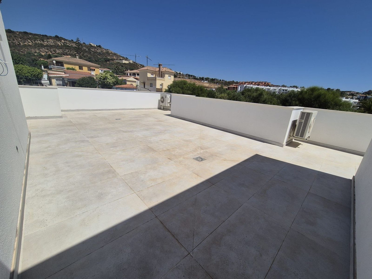 Se vende Villa - Chalet de 4 dormitorios en Costa Del Sol, Cadiz, España