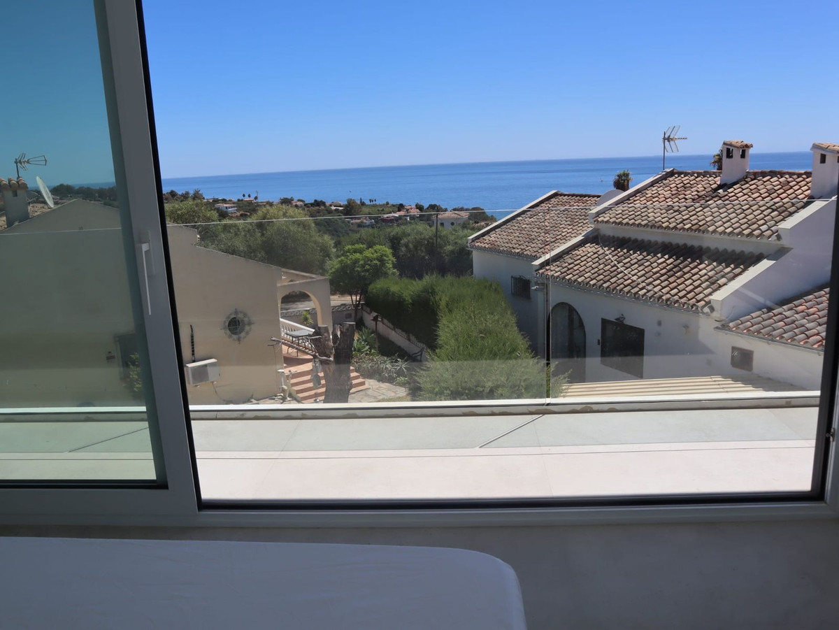 Se vende Villa - Chalet de 4 dormitorios en Costa Del Sol, Cadiz, España