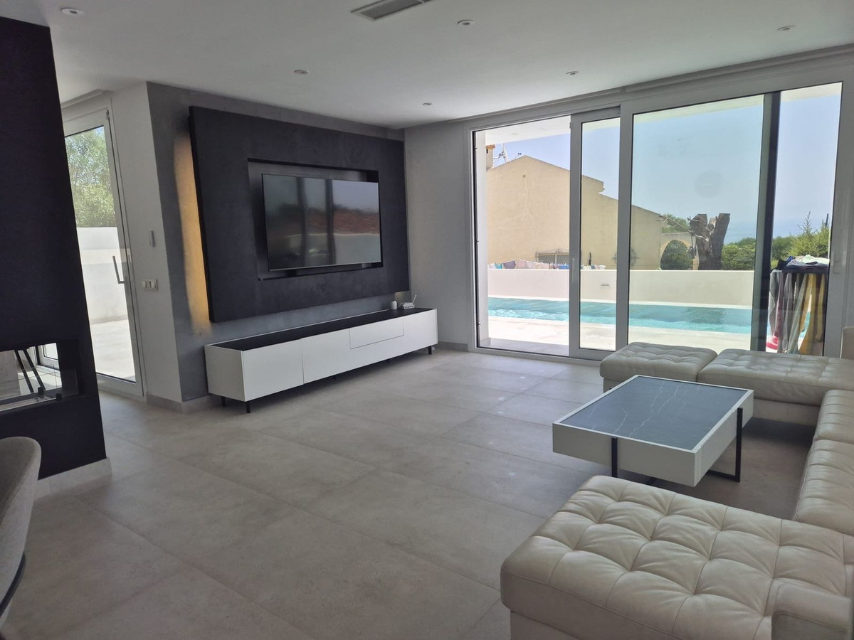 Se vende Villa - Chalet de 4 dormitorios en Costa Del Sol, Cadiz, España