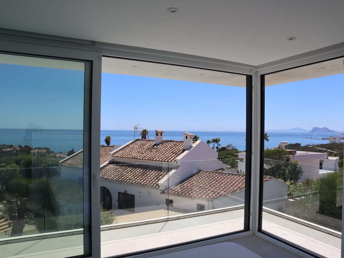 Se vende Villa - Chalet de 4 dormitorios en Costa Del Sol, Cadiz, España