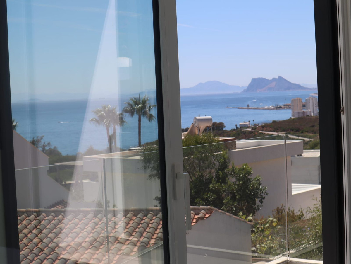 Se vende Villa - Chalet de 4 dormitorios en Costa Del Sol, Cadiz, España