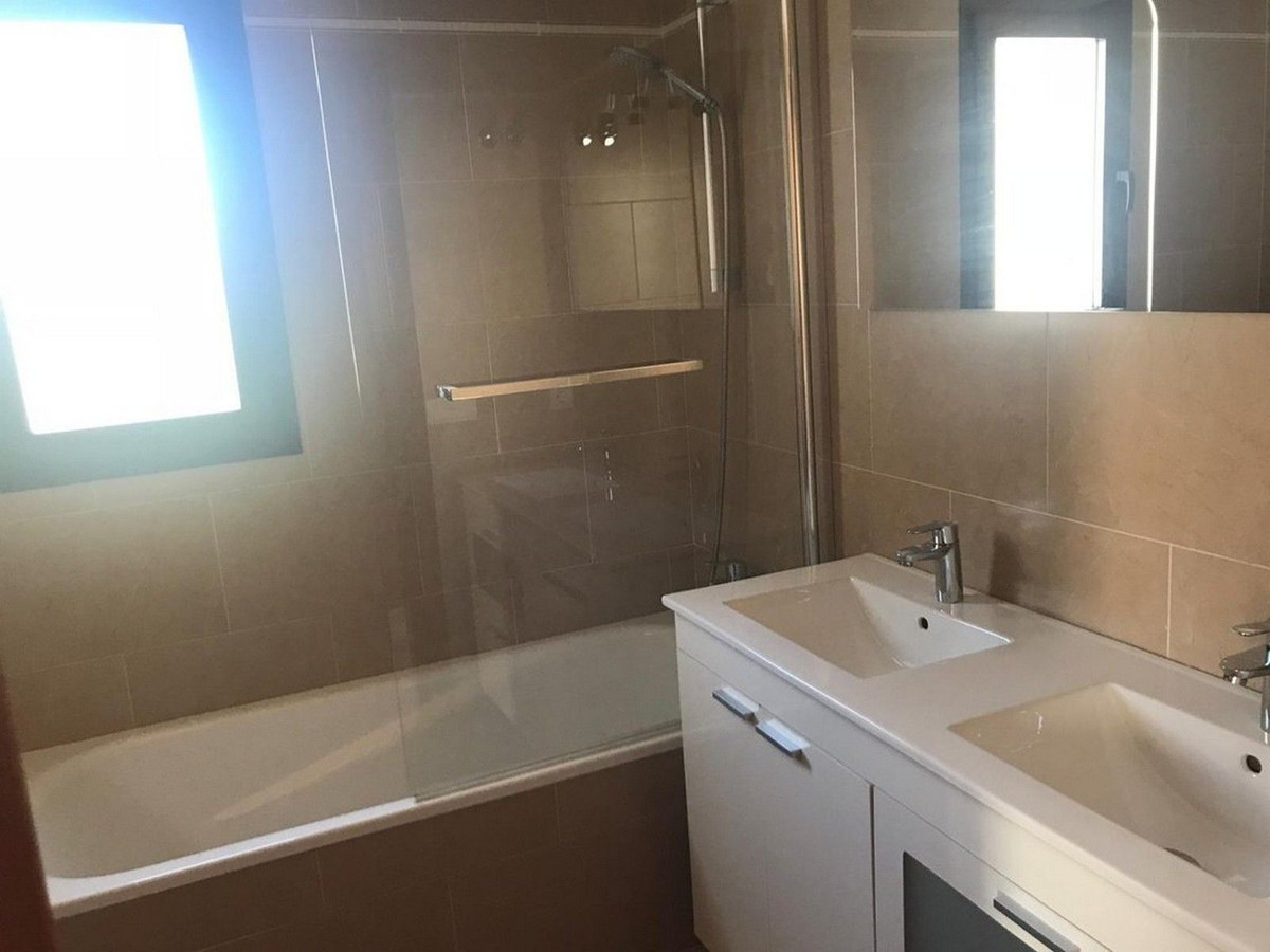 Se vende Pareada de 4 dormitorios en Costa Del Sol, Málaga, España