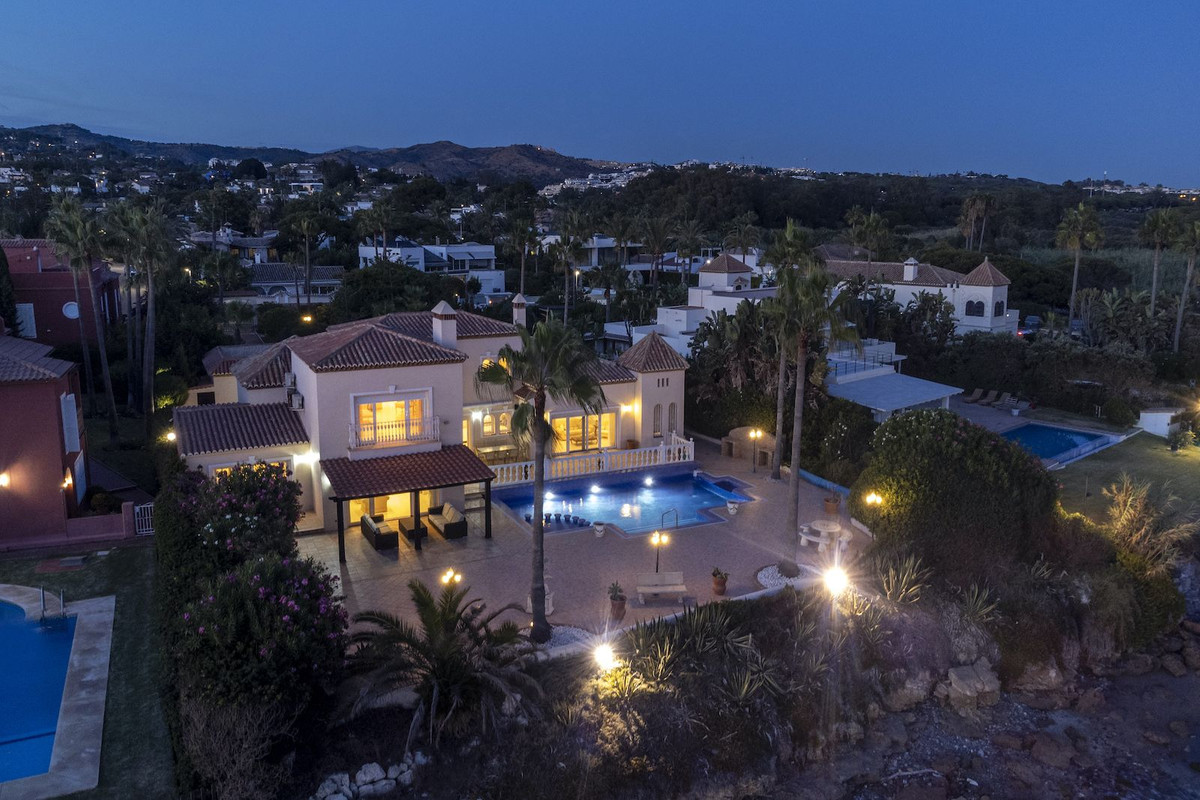 Se vende Villa - Chalet de 5 dormitorios en Costa Del Sol, Málaga, España