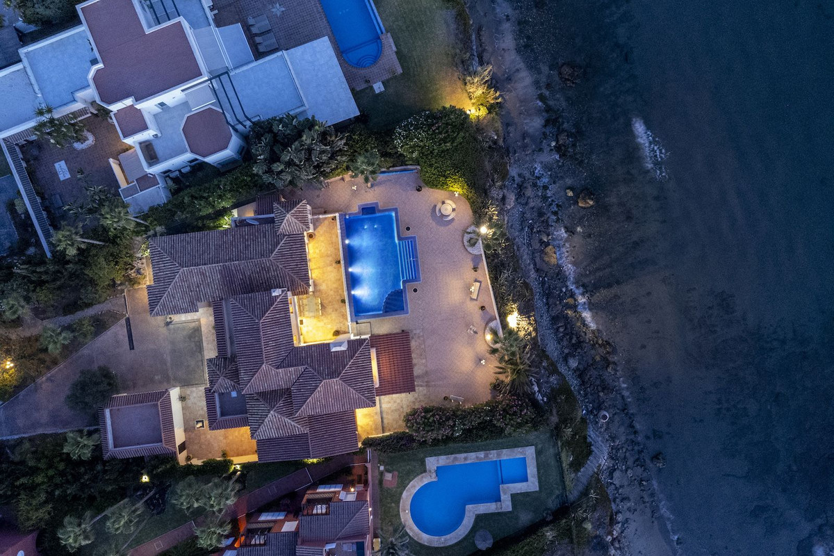 Se vende Villa - Chalet de 5 dormitorios en Costa Del Sol, Málaga, España