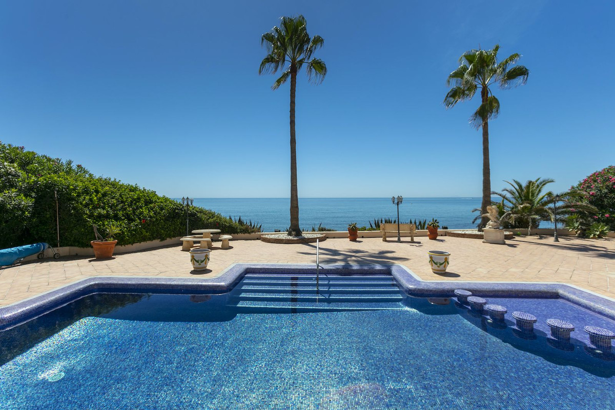 Se vende Villa - Chalet de 5 dormitorios en Costa Del Sol, Málaga, España