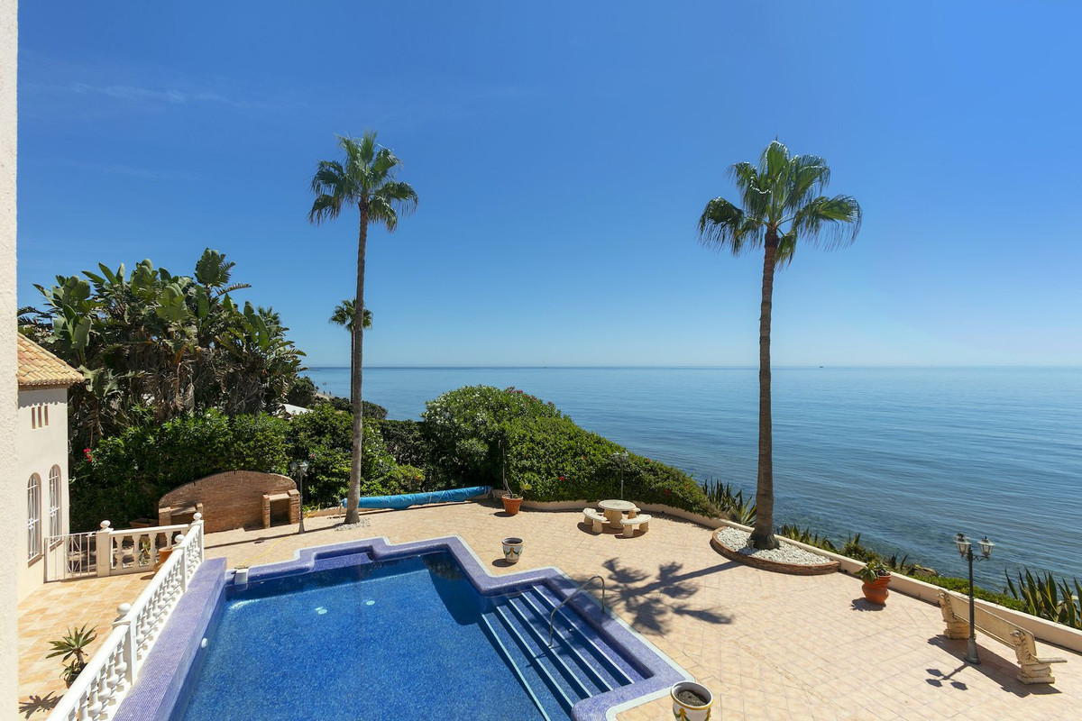 Se vende Villa - Chalet de 5 dormitorios en Costa Del Sol, Málaga, España