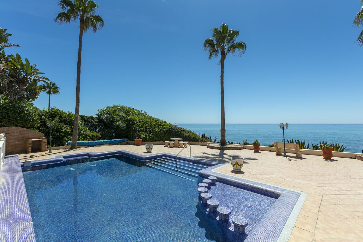 Se vende Villa - Chalet de 5 dormitorios en Costa Del Sol, Málaga, España