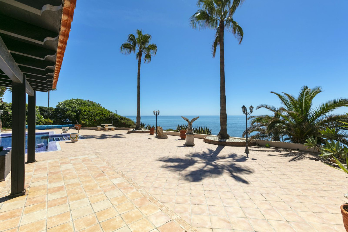 Se vende Villa - Chalet de 5 dormitorios en Costa Del Sol, Málaga, España