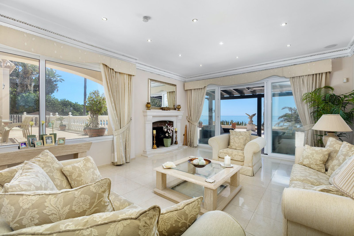 Se vende Villa - Chalet de 5 dormitorios en Costa Del Sol, Málaga, España
