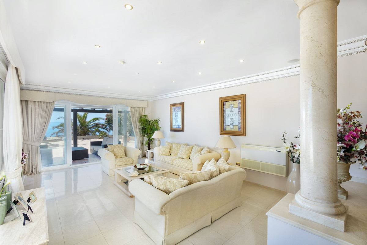 Se vende Villa - Chalet de 5 dormitorios en Costa Del Sol, Málaga, España