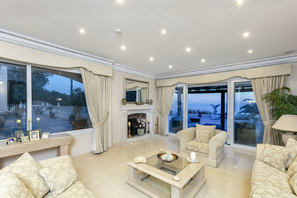 Se vende Villa - Chalet de 5 dormitorios en Costa Del Sol, Málaga, España