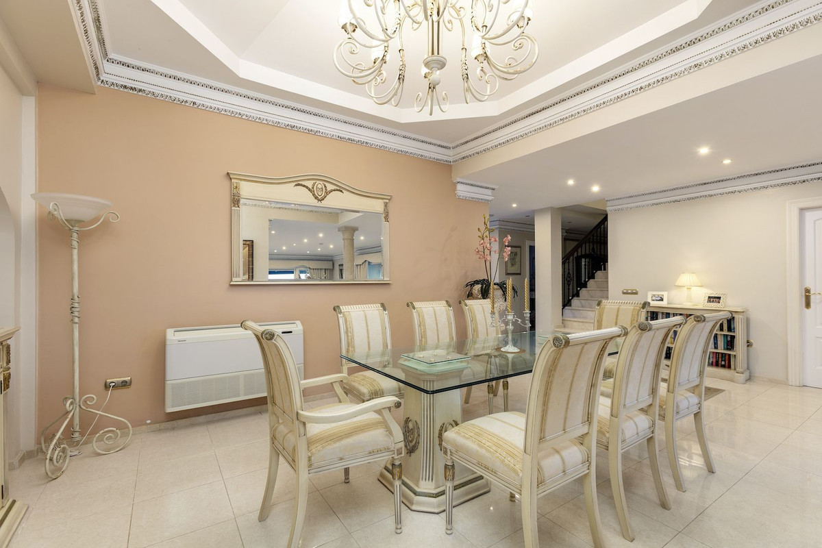 Se vende Villa - Chalet de 5 dormitorios en Costa Del Sol, Málaga, España