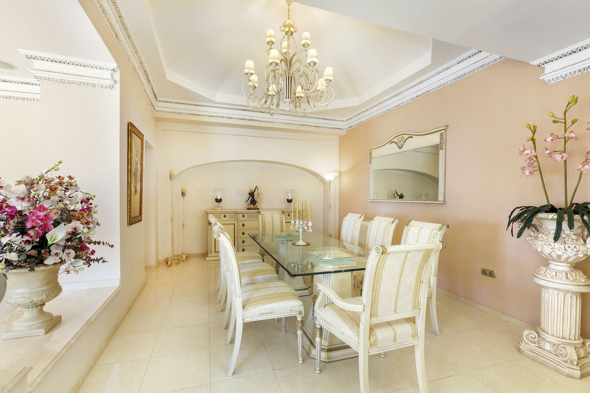 Se vende Villa - Chalet de 5 dormitorios en Costa Del Sol, Málaga, España