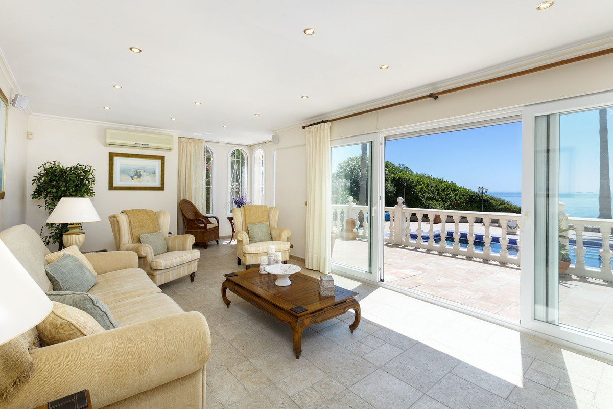 Se vende Villa - Chalet de 5 dormitorios en Costa Del Sol, Málaga, España