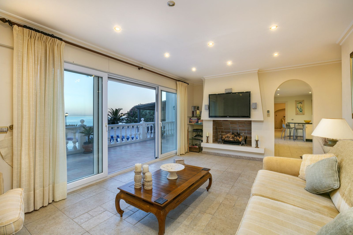 Se vende Villa - Chalet de 5 dormitorios en Costa Del Sol, Málaga, España