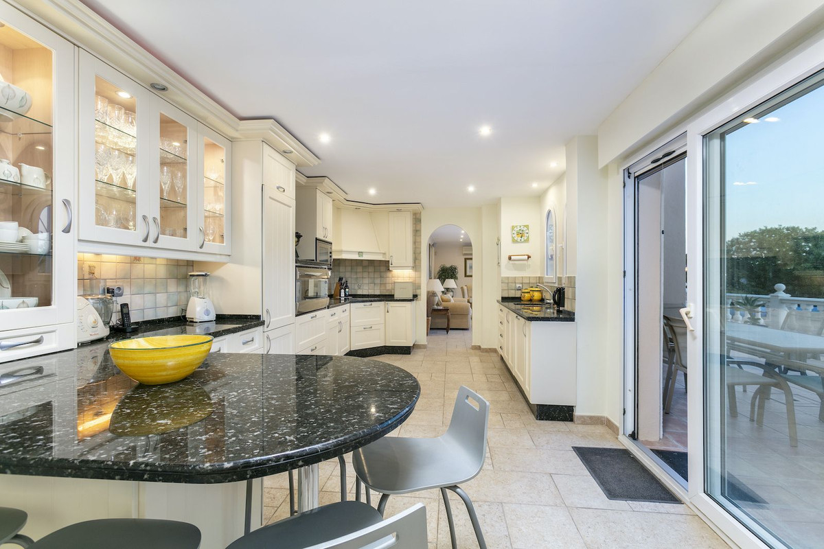 Se vende Villa - Chalet de 5 dormitorios en Costa Del Sol, Málaga, España