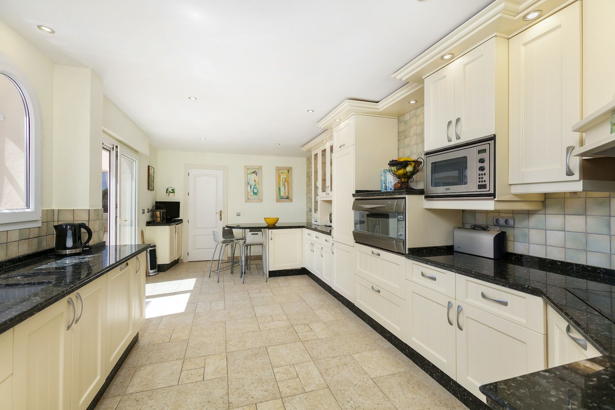 Se vende Villa - Chalet de 5 dormitorios en Costa Del Sol, Málaga, España