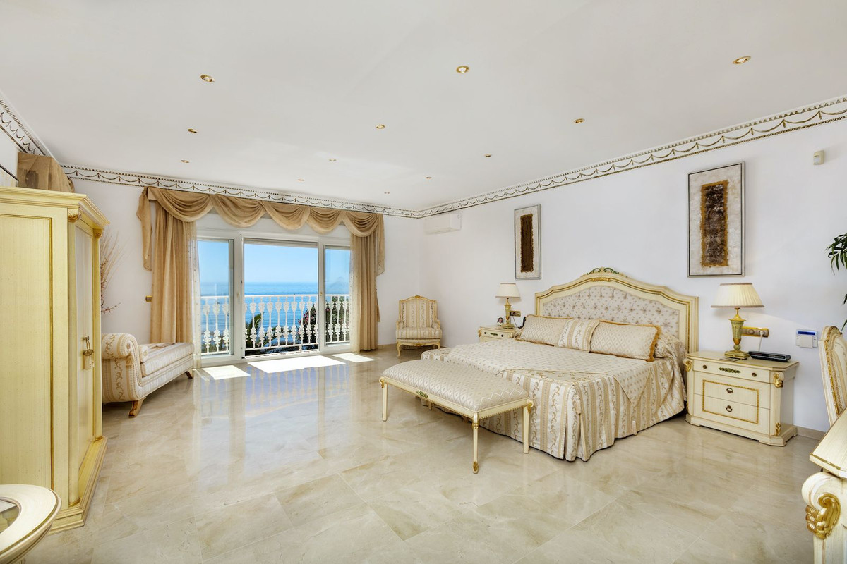 Se vende Villa - Chalet de 5 dormitorios en Costa Del Sol, Málaga, España