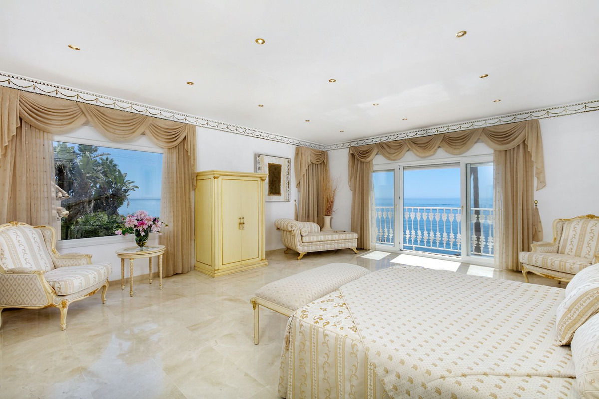 Se vende Villa - Chalet de 5 dormitorios en Costa Del Sol, Málaga, España