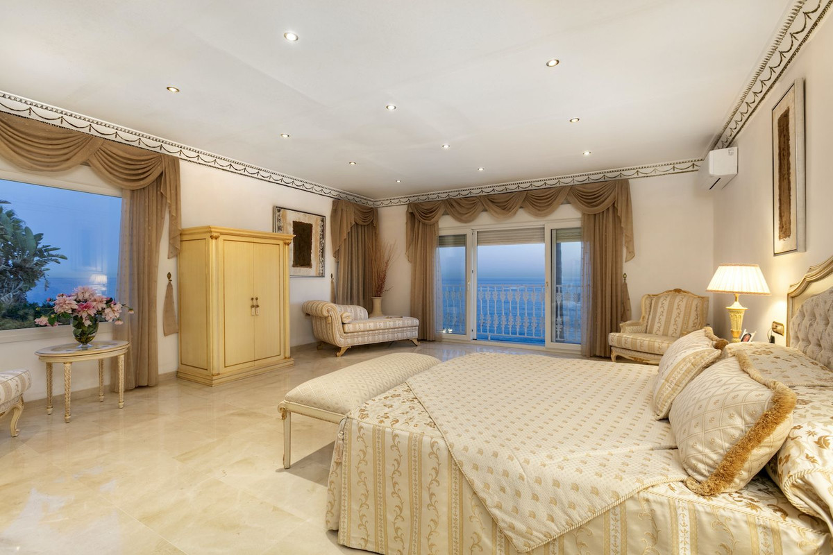 Se vende Villa - Chalet de 5 dormitorios en Costa Del Sol, Málaga, España