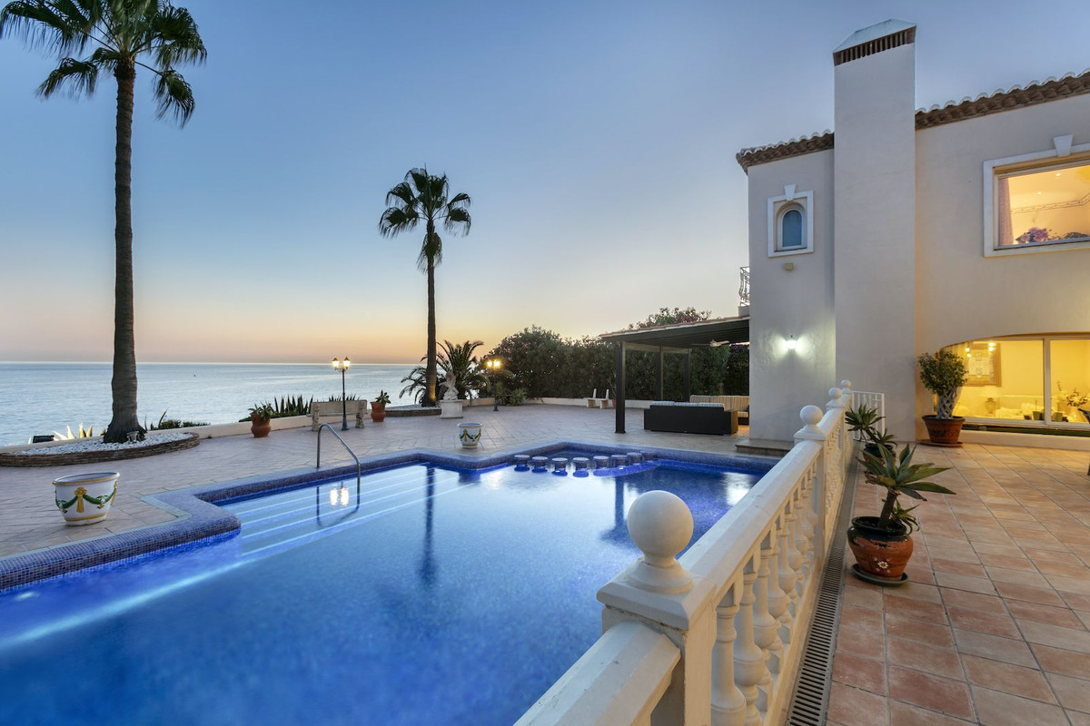 Se vende Villa - Chalet de 5 dormitorios en Costa Del Sol, Málaga, España