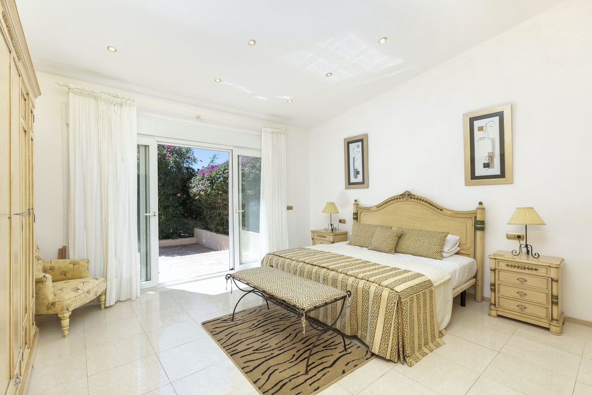 Se vende Villa - Chalet de 5 dormitorios en Costa Del Sol, Málaga, España