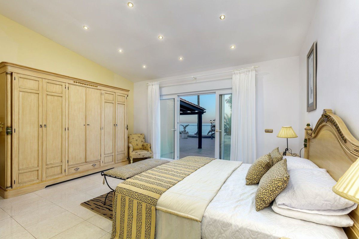 Se vende Villa - Chalet de 5 dormitorios en Costa Del Sol, Málaga, España