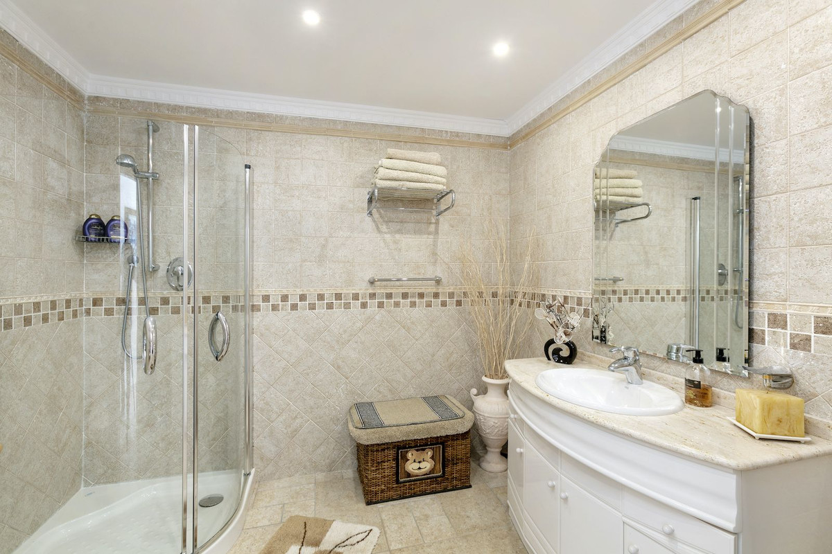 Se vende Villa - Chalet de 5 dormitorios en Costa Del Sol, Málaga, España